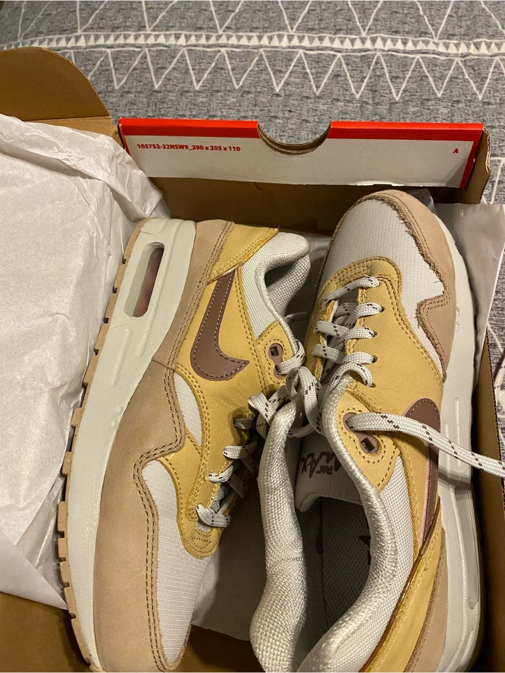 Nike youth low